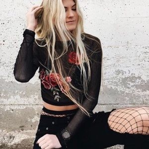 SEEK LF Mesh Embroidered Rose Top